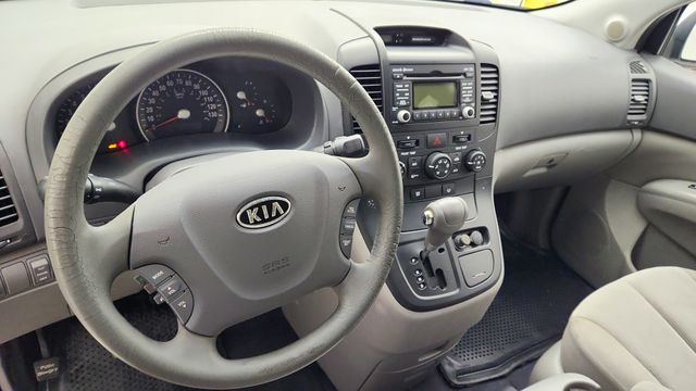 2011 Kia Sedona LX - 10
