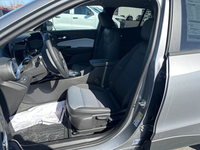 2025 Chevrolet Trax LT photo
