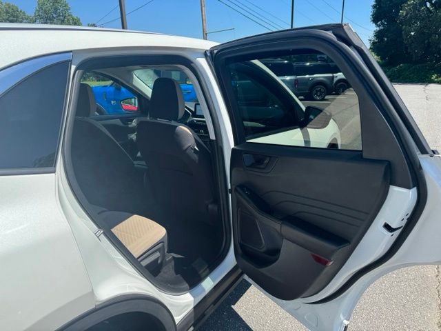 Used 2022 White Ford SE image 14