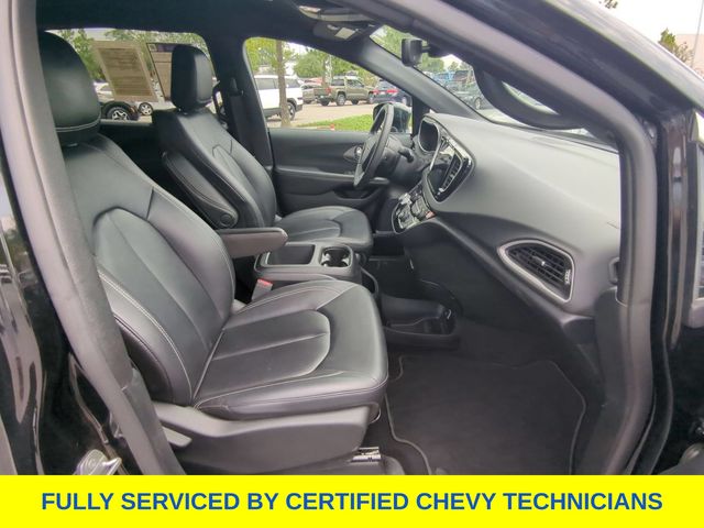 Used 2025 Chrysler Pacifica Van