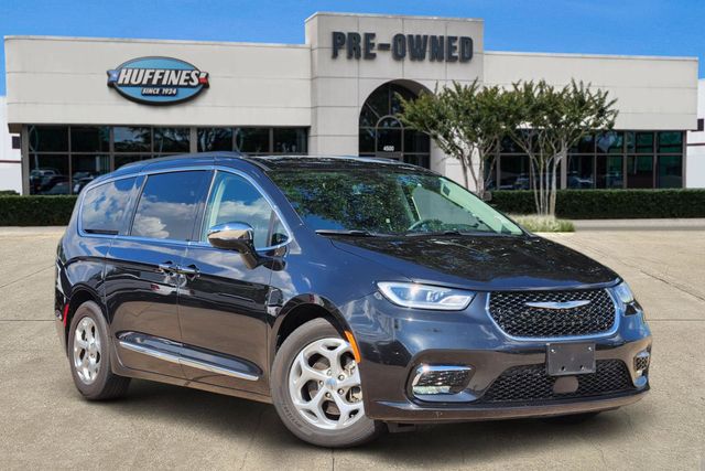 Brilliant Black Crystal Pearlcoat 2023 Chrysler Pacifica Minivan Front-Wheel Drive 9-Speed Automatic