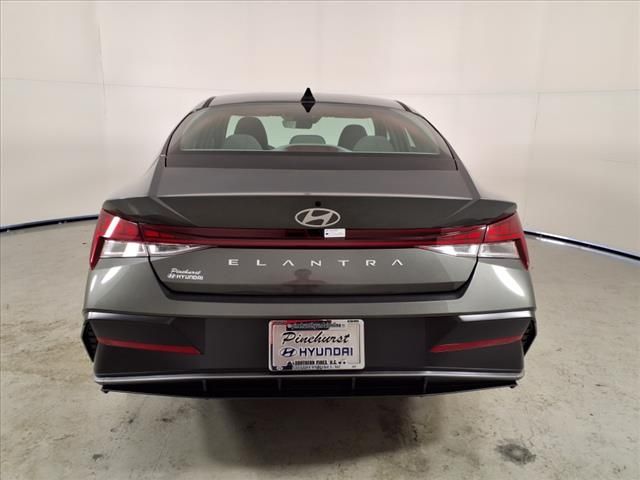 2025 Hyundai Elantra SEL Convenience photo