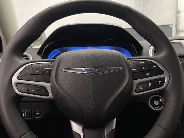 2023 Chrysler 300 Touring photo
