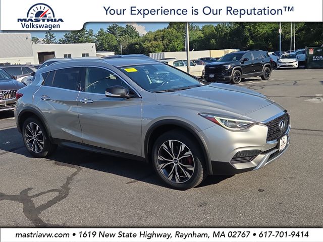 2017 INFINITI QX30 Luxury AWD