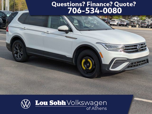 Pure White 2022 Volkswagen Tiguan SE FWD SUV / Crossover Front-Wheel Drive 8-Speed Automatic