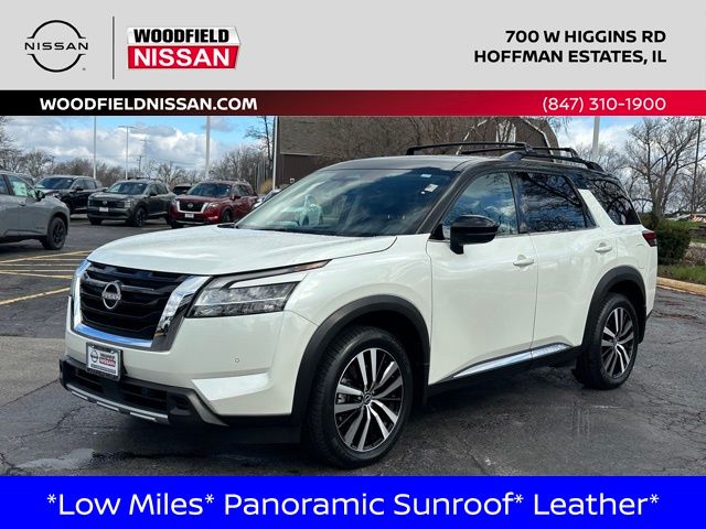 Pearl White Tricoat/Super Black 2024 Nissan Pathfinder Platinum 4WD SUV / Crossover All-Wheel Drive 9-Speed Automatic