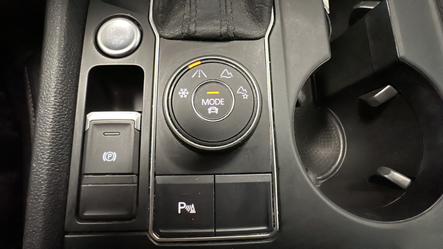 Used 2020 Deep Black Volkswagen 3.6L V6 SE image 30