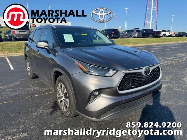 Magnetic Gray Metallic 2023 Toyota Highlander SUV / Crossover Front-Wheel Drive 8-Speed Automatic