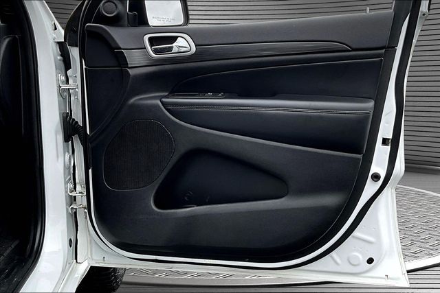 Used 2020 White Jeep Altitude image 27