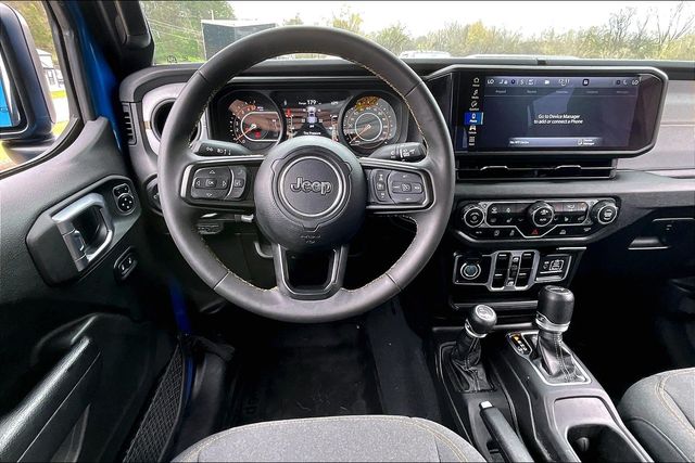 Used 2024 Jeep Gladiator Sport 4D Crew Cab