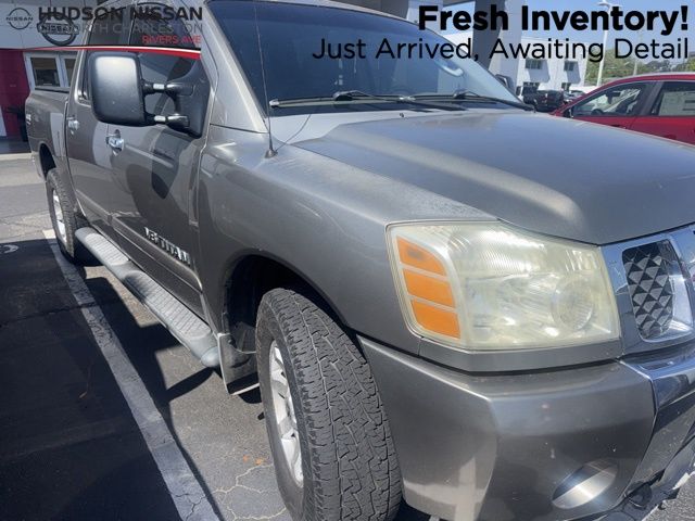 2006 Nissan Titan LE Crew Cab 4WD Pickup Truck Four-Wheel Drive 5-Speed Automatic Overdrive
