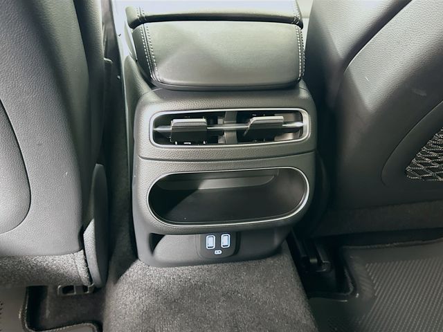 2025 Genesis GV70 Select 26