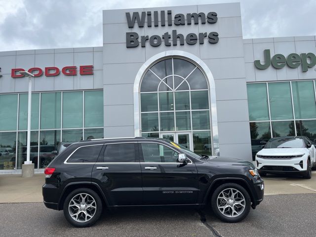 2021 Jeep Grand Cherokee Overland - Diamond Black exterior view 4