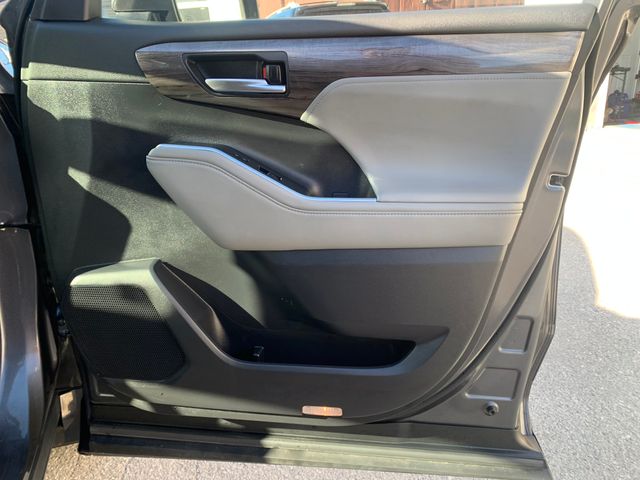 Used 2023 Toyota Highlander SUV