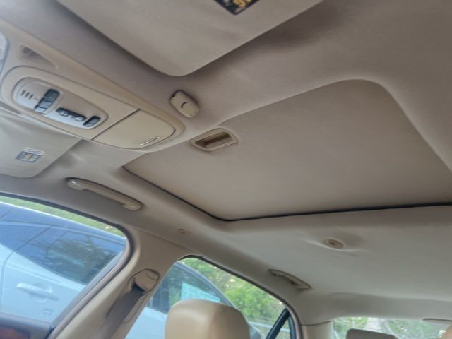 2006 White Jaguar XJ8 L RWD Sedan