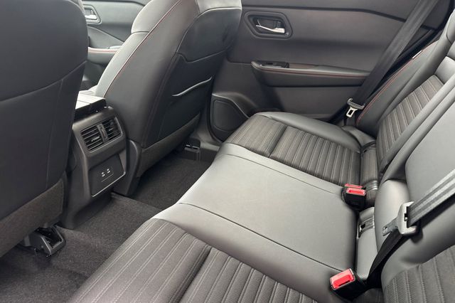 2026 Nissan Rogue SV - Photo 9