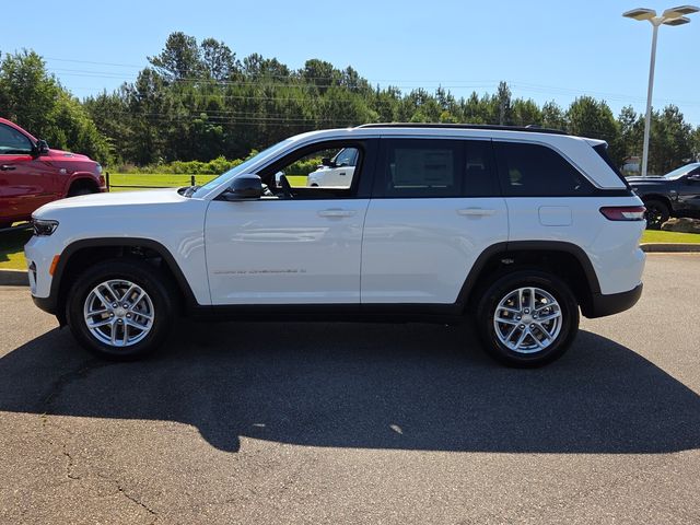 New 2026 White/off-white Jeep Laredo image 5