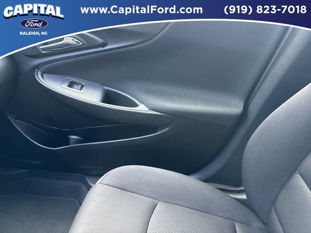 Used 2022 White Chevrolet LT image 28