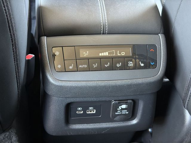 Used 2024 White Nissan Platinum image 19