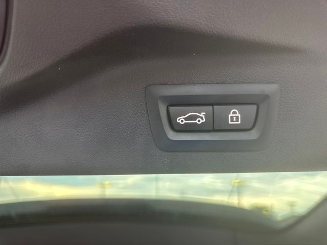 Used 2023 Black BMW xDrive40i image 19