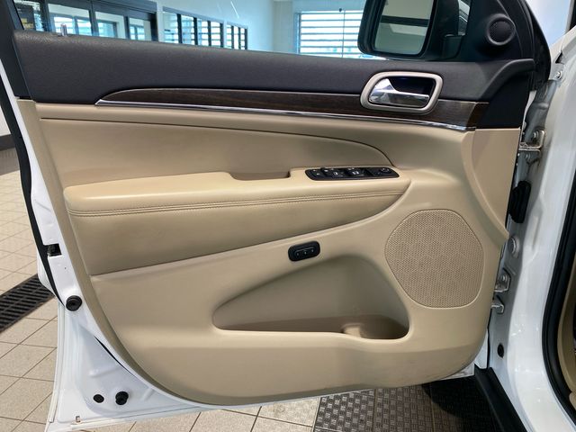 Used 2017 White Jeep Limited image 10