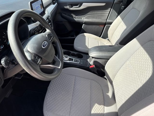 Used 2022 White Ford SE image 19