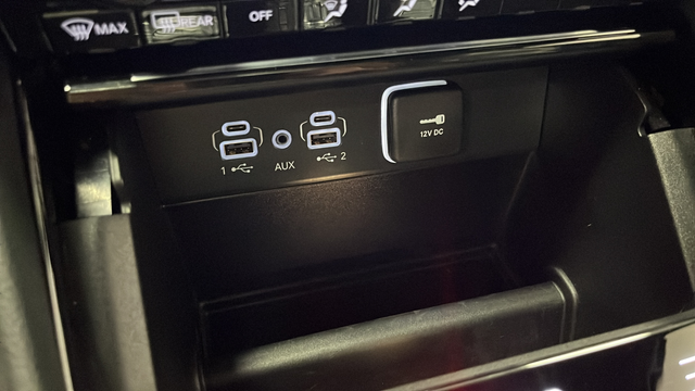 Certified Used 2025 Diamond Black Crystal Pearlcoat Jeep Overland image 31