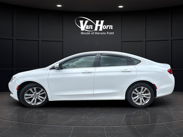 Used 2015 Bright White Clearcoat Chrysler Limited image 6