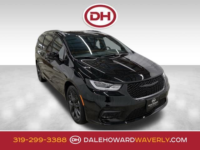 Diamond Black Crystal Pearlcoat 2026 Chrysler Pacifica Select FWD Minivan Front-Wheel Drive 9-Speed Automatic