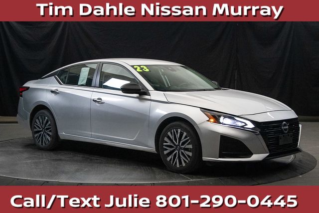 Brilliant Silver Metallic 2024 Nissan Altima Sedan All-Wheel Drive Continuously Variable Transmission