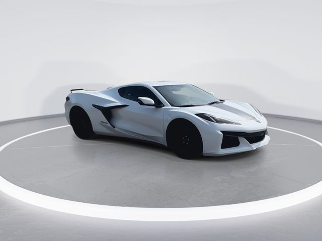 Used 2023 White Chevrolet Z06 image 2