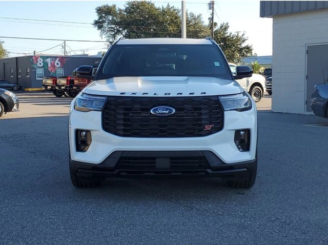 2025 Ford Explorer ST-Line 2