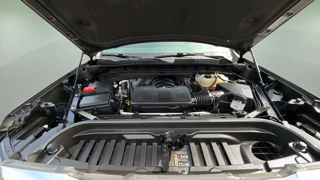 Used 2025 Silver GMC SLT image 32