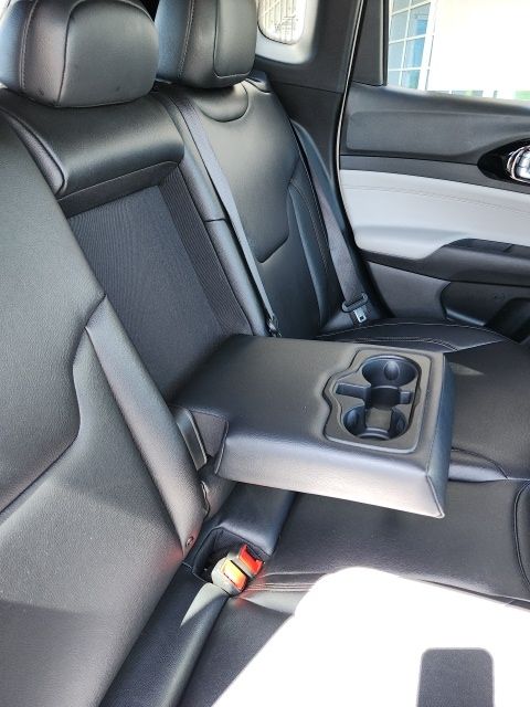 Used 2024 White/off-white Jeep Limited image 40