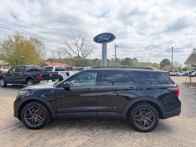  2025 Ford Explorer ST-Line AWD   