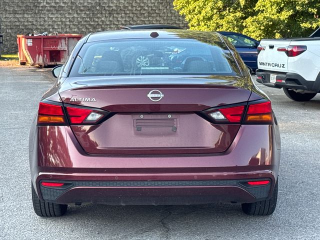 Used 2025 Red Nissan 2.5 SV image 4
