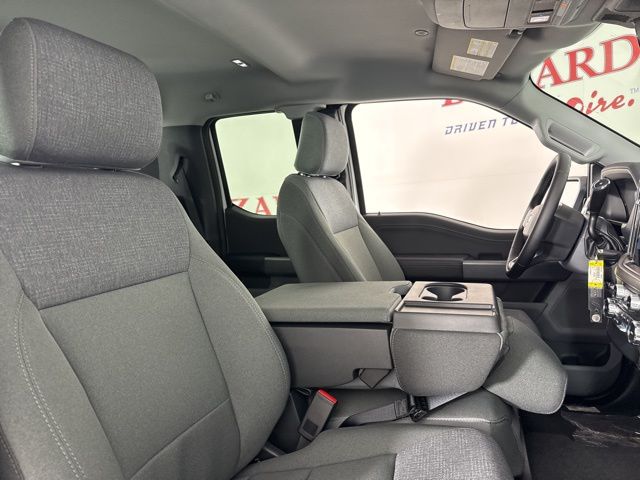 2025 Oxford White Ford F-150 XLT 4X4 Truck