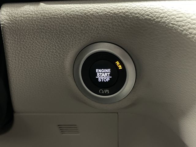 2023 Chrysler Pacifica Touring L photo