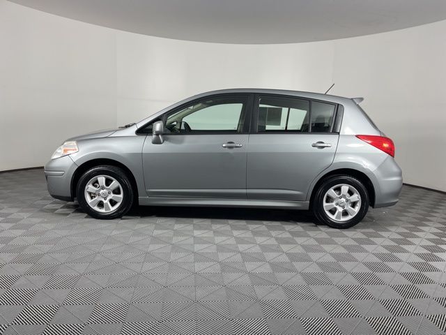 2011 Nissan Versa 1.8 SL 6