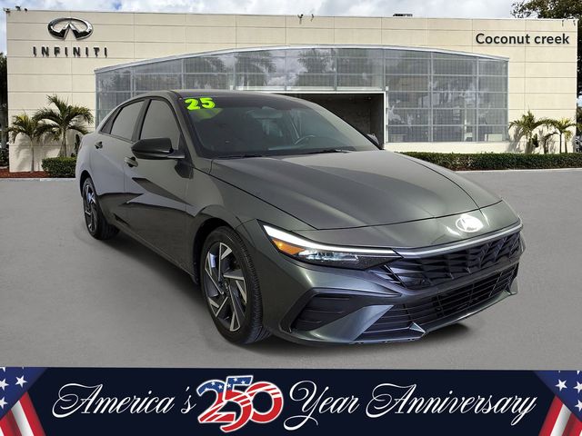 Gray 2025 Hyundai Elantra SEL Sport FWD Sedan Front-Wheel Drive Continuously Variable Transmission