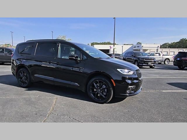 2026 Chrysler Pacifica Limited AWD