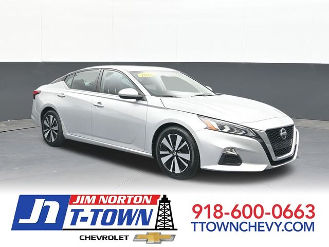 Brilliant Silver Metallic 2022 Nissan Altima Sedan Front-Wheel Drive Continuously Variable Transmission