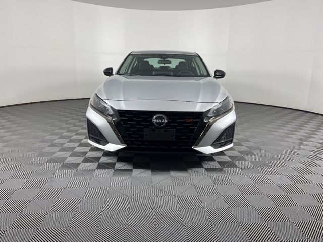 2023 Nissan Altima 2.5 SR 3