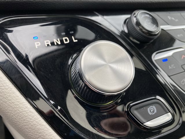 2023 Chrysler Pacifica Limited photo