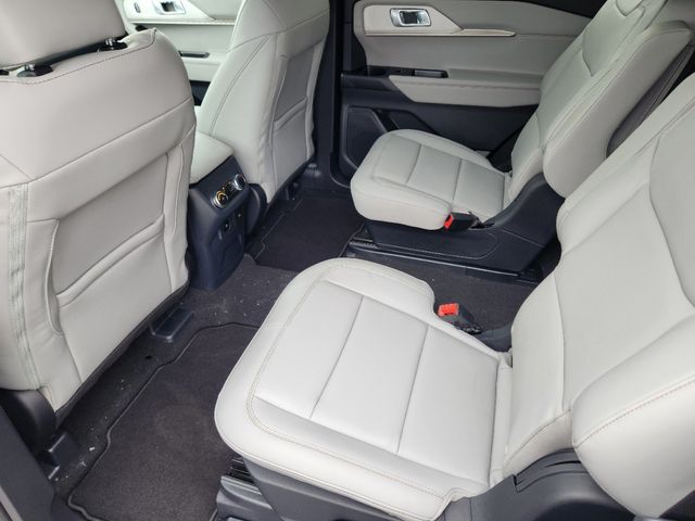 2025 Ford Explorer Active photo