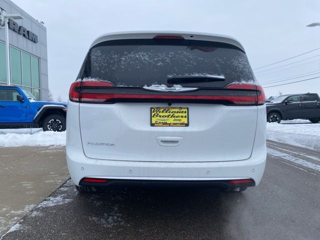 2026 Chrysler Pacifica Select - Bright White Clearcoat exterior view 6