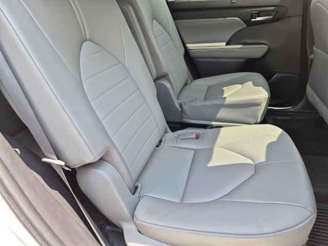 2023 Toyota Highlander - Image 30