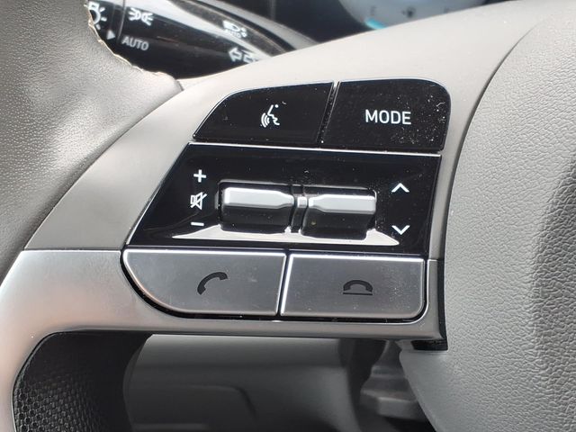 2023 Hyundai Elantra - Image 13