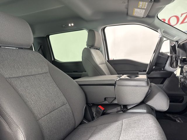 2025 Oxford White Ford Super Duty F-250 SRW XL 4X4 Truck