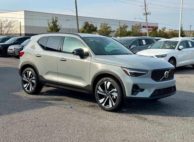 2026 Volvo XC40 B5 Ultra